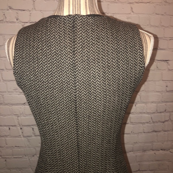 Ann Taylor Sleeveless 100% Wool Dress. - Picture 4 of 7